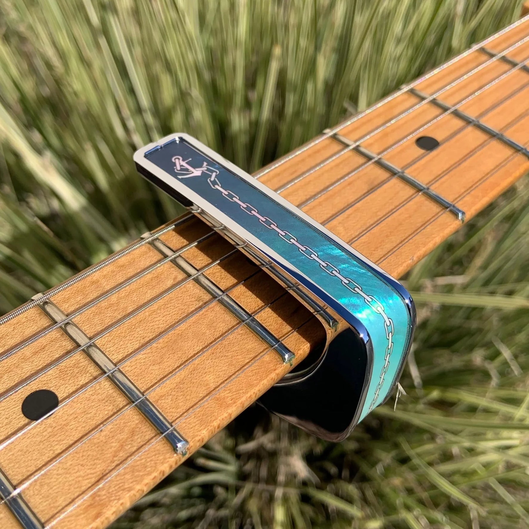 Thalia Guitar Capo Deluxe Fouled Anchor Black Chrome